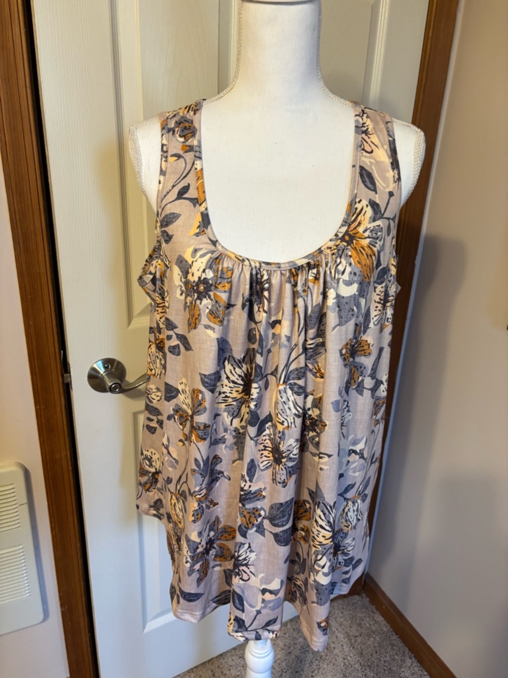 Sleeveless Floral Scoop Neck Tank Top - Taupe Floral